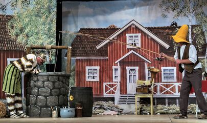 Peterson und Findus vor Kulisse, führt zum Kalendereintrag